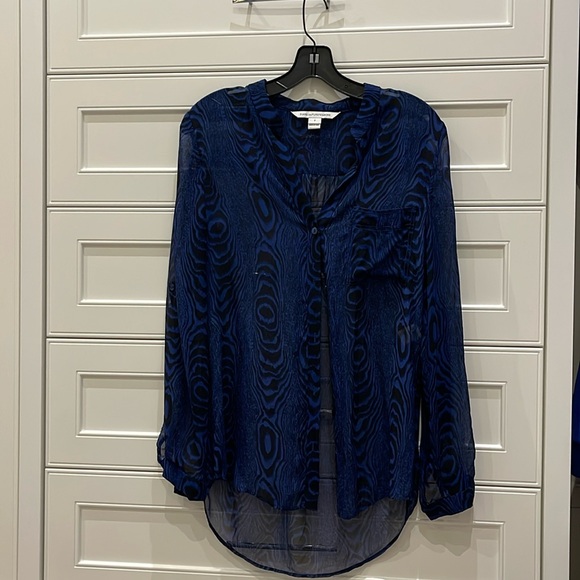 DVF Diane Von Furstenberg GILMORE Silk Sheer Blouse Top Grain Shadow nav… - Picture 3 of 9